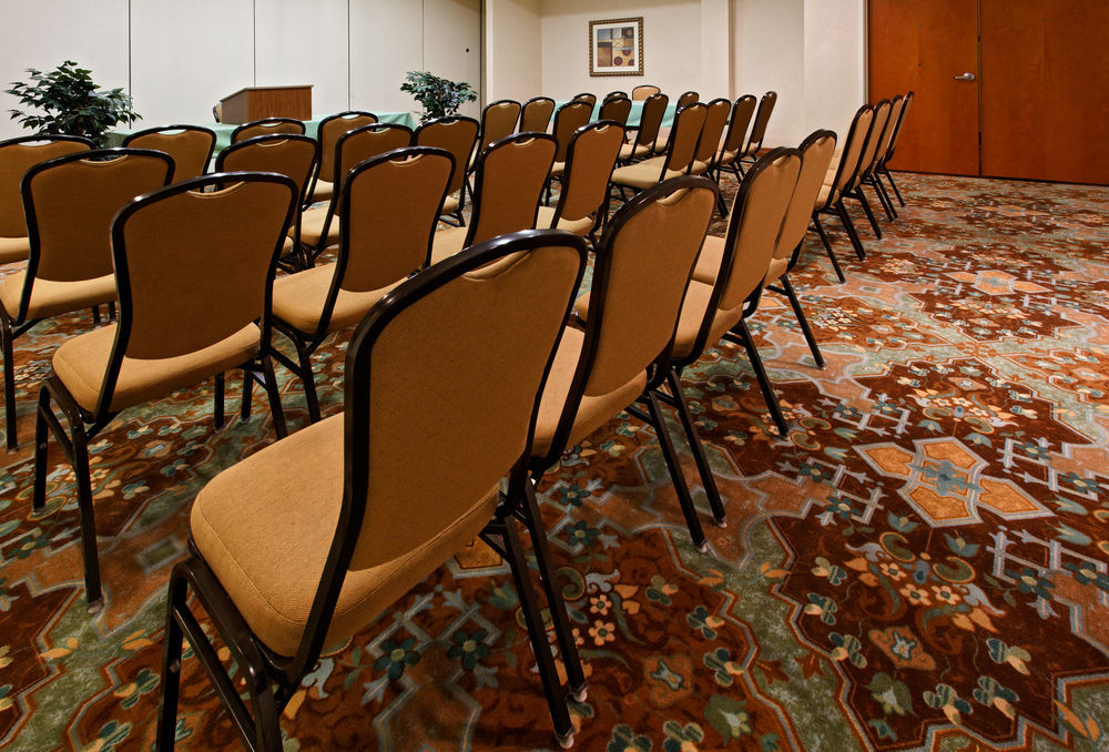 Holiday Inn Express & Suites - Dodge City By Ihg Ngoại thất bức ảnh