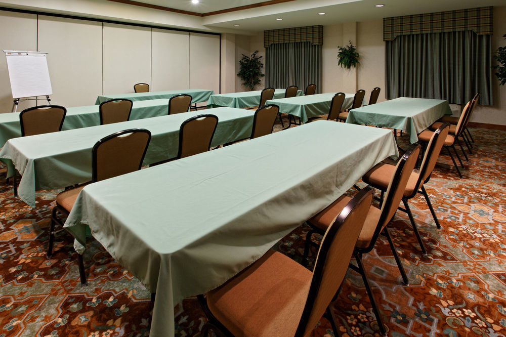 Holiday Inn Express & Suites - Dodge City By Ihg Ngoại thất bức ảnh